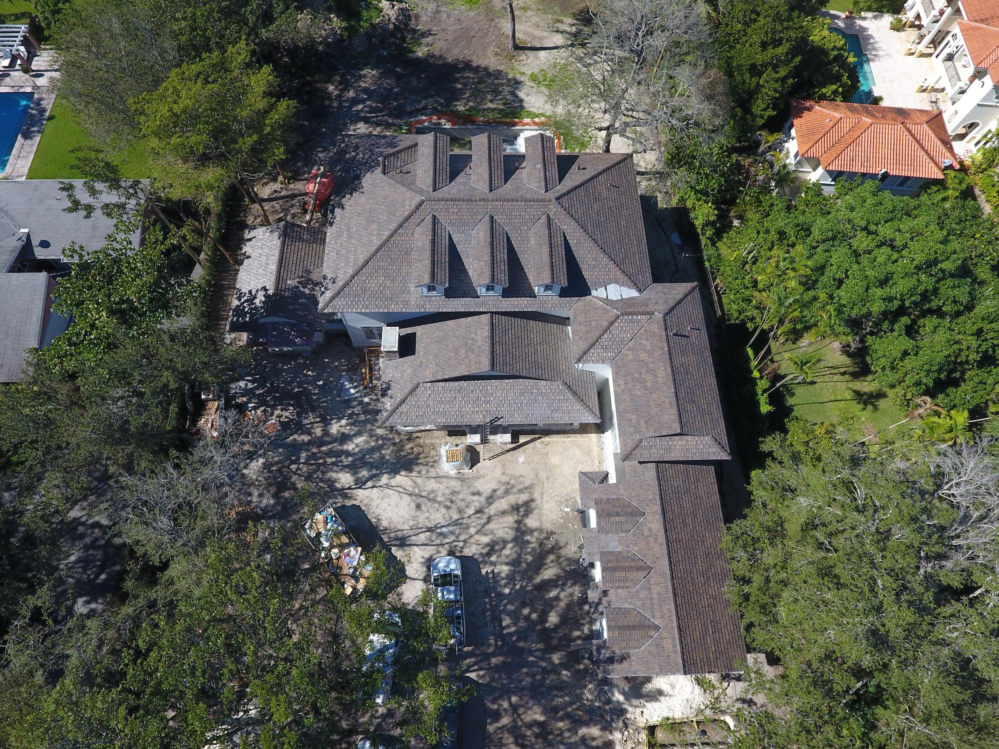 Roofing for Waterfront Homes: Salt Air, Wind, and Corrosion Protection
